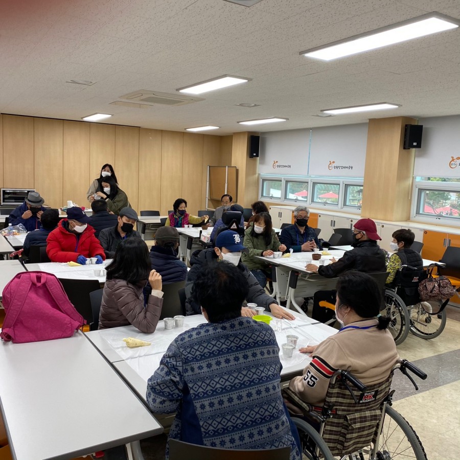 단감빵 만들기 체험중인 모습3